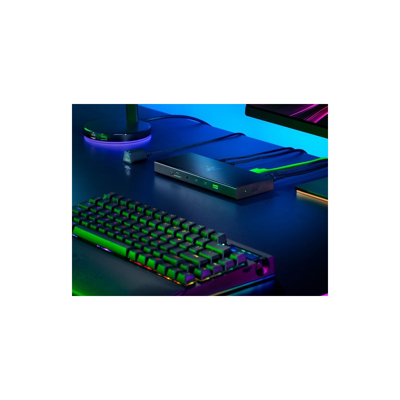 Priklopna postaja USB-C Razer USB 4 Dock, 14 v 1, črna