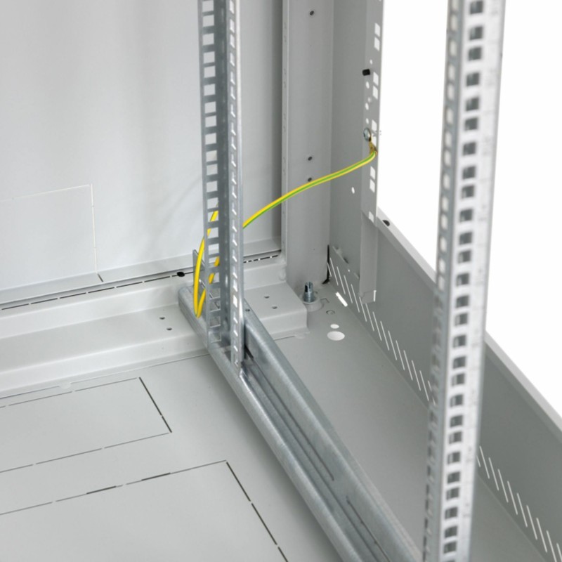 Samostoječi kabinet Triton 27U 1300 600x600, siv, sestavljen