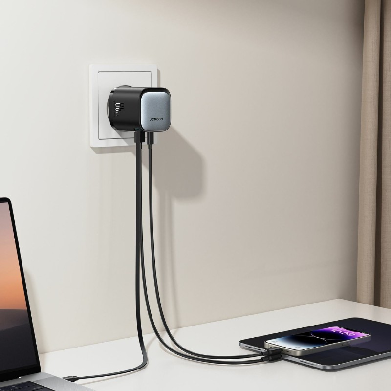 Polnilec Joyroom JR-TCL02, 65W QC PD, USB-C, USB-A, črn