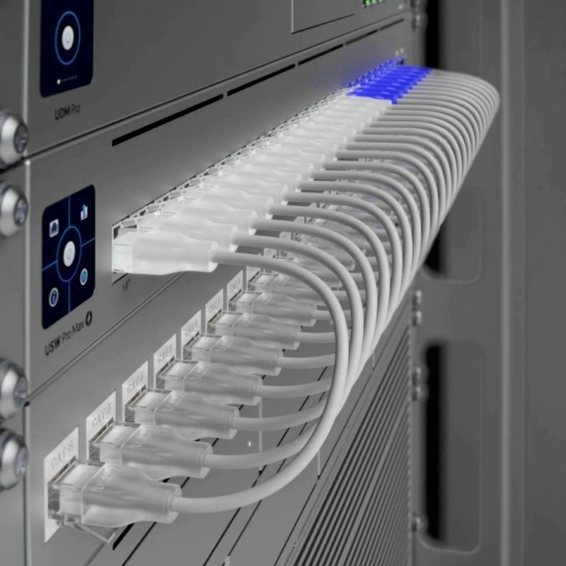 Stikalo (switch) Ubiquiti USW-PRO-MAX, 24-port