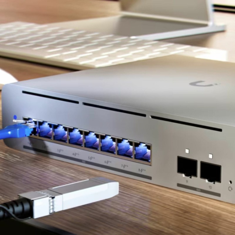 Stikalo (switch) Ubiquiti USW-Pro-XG-8-PoE, 8-port, PoE++, SFP+