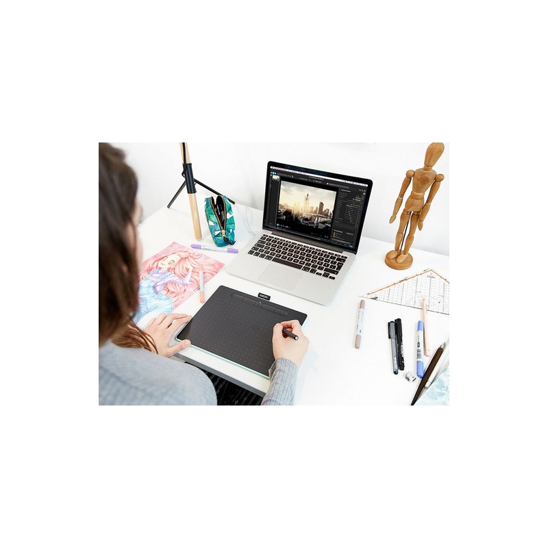 Grafična tablica Wacom Intuos M, črna
