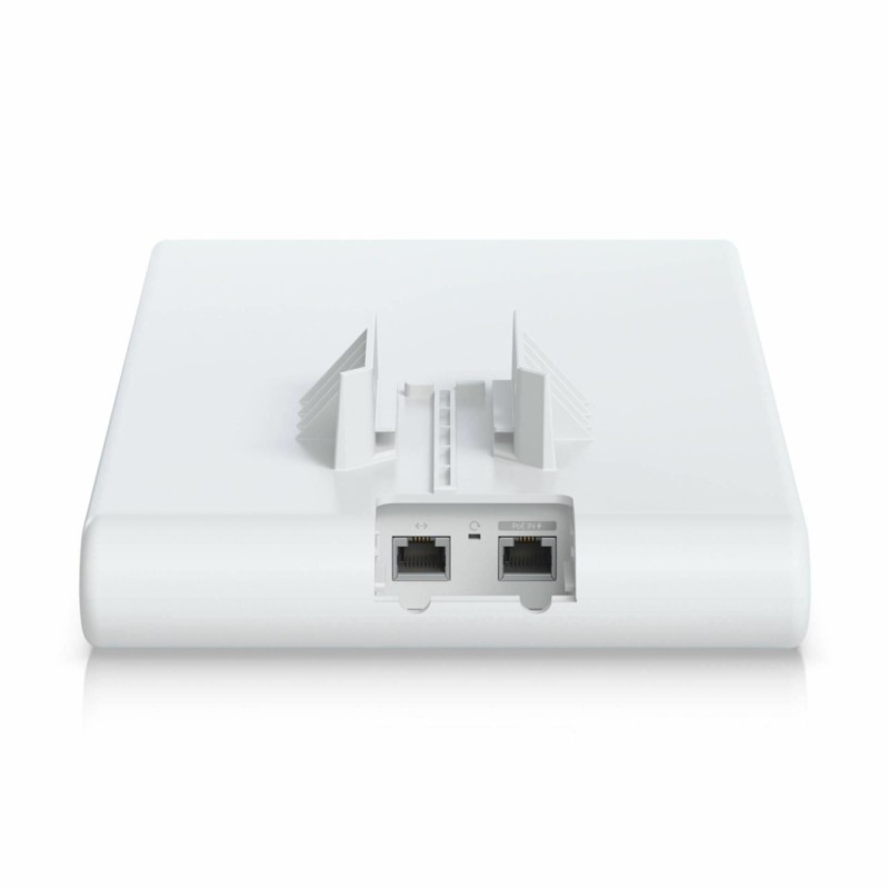 Dostopna točka (access point) Ubiquiti UAP-AC-M-PRO-5