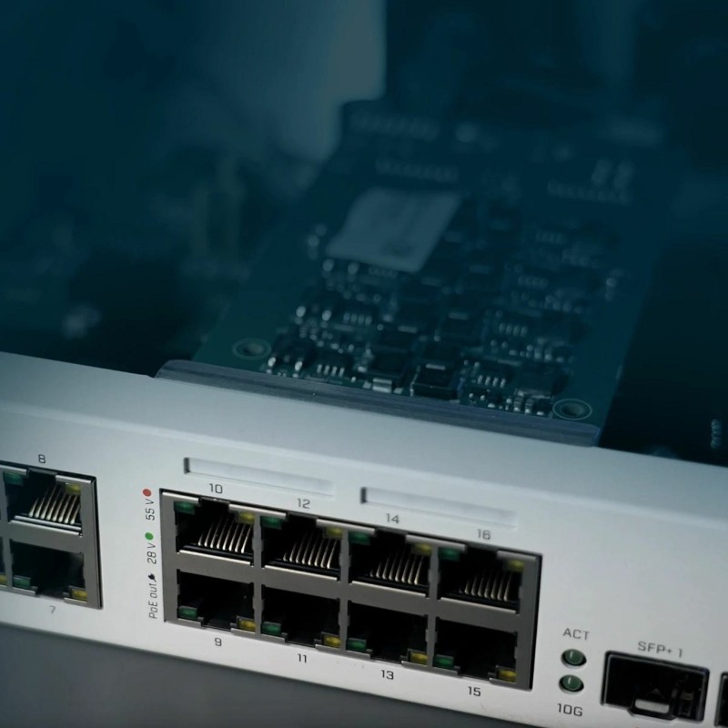 Stikalo (switch) Mikrotik CRS418-8P-8G-2S+5axQ2, 16-port rack, SFP+, PoE, WiFi 6